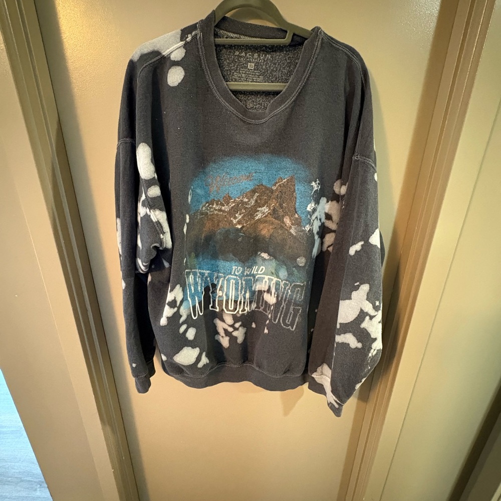PacSun Black and White Wyoming Graphic Crewneck Sweater